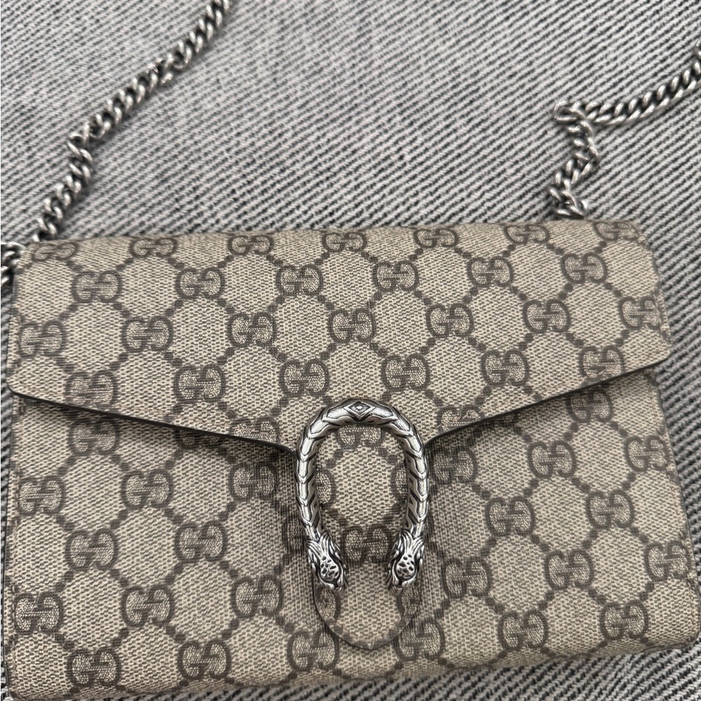 Gucci Dionysus bag. Gg supreme canvas comes with chain. Beige color